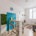 T2 Lumineux Et Cosy Idealement Situe Apartamento